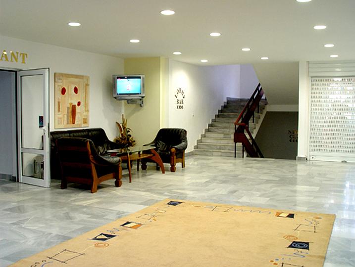 15 Impuls Foae.jpg - The entranceway and reception area of one of the new 3-star Bulgarian hotels that will house the Teacher Training Course is modern and light.
